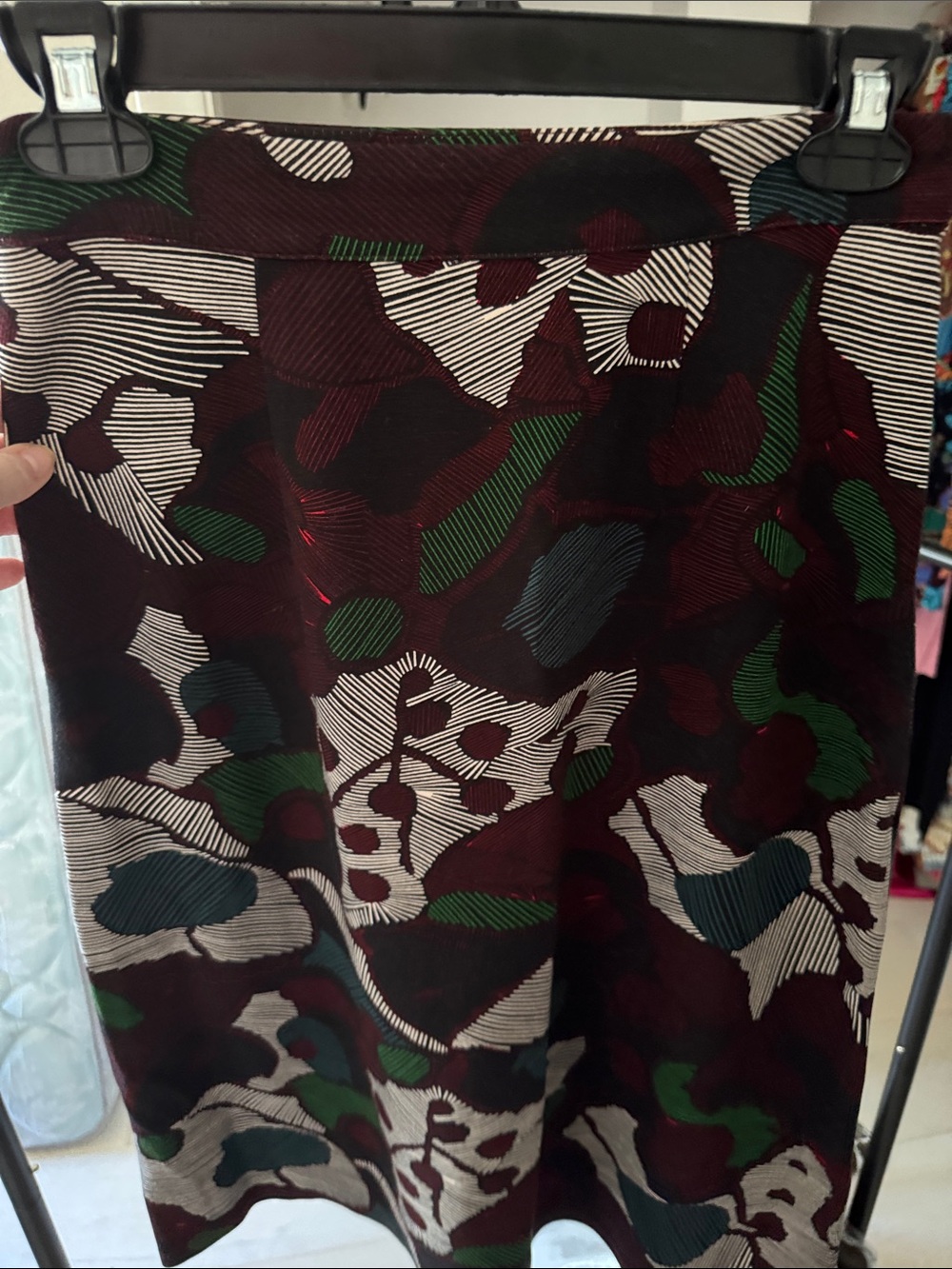 Anthropologie Isla Maude Women's Printed A-Line Skirt in Burgundy and Green - Picture 5 of 7